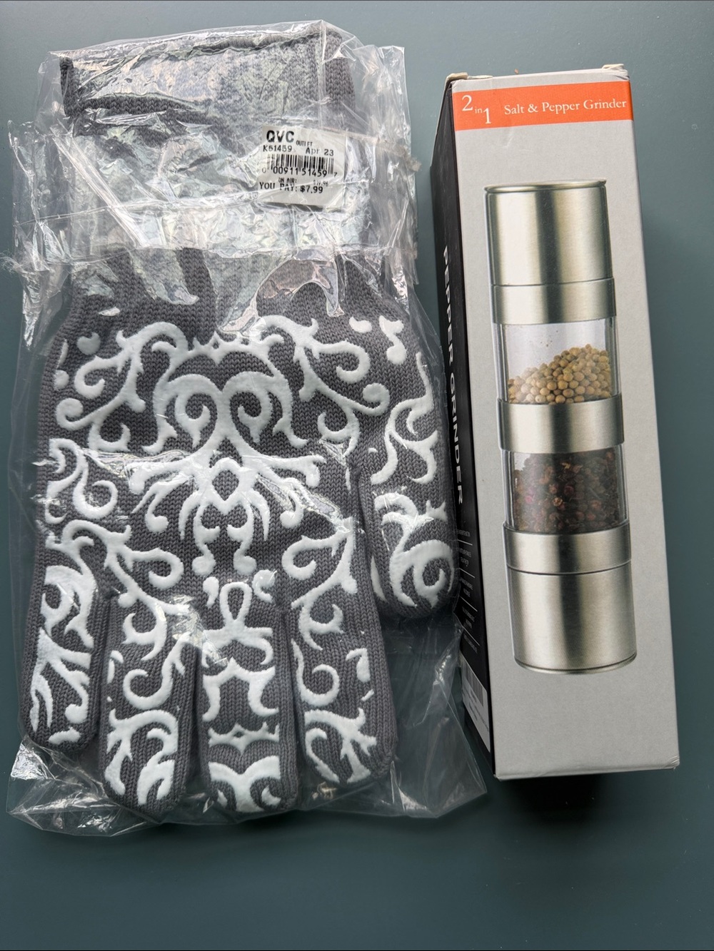 Set of both: Temptations Oven Mitt Gloves & 2in1 salt and pepper grinder.